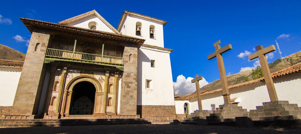 La Iglesia de San Pedro Apóstol en la Ruta del Sol